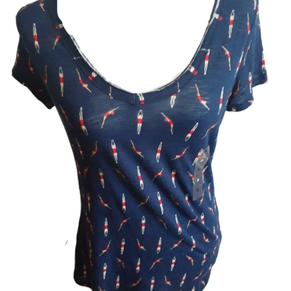 Navy blue old fashion swimmer print tee NWT small